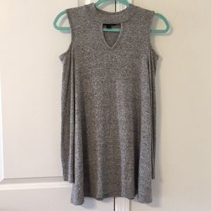 5 for $25 🦚 Open shoulder top